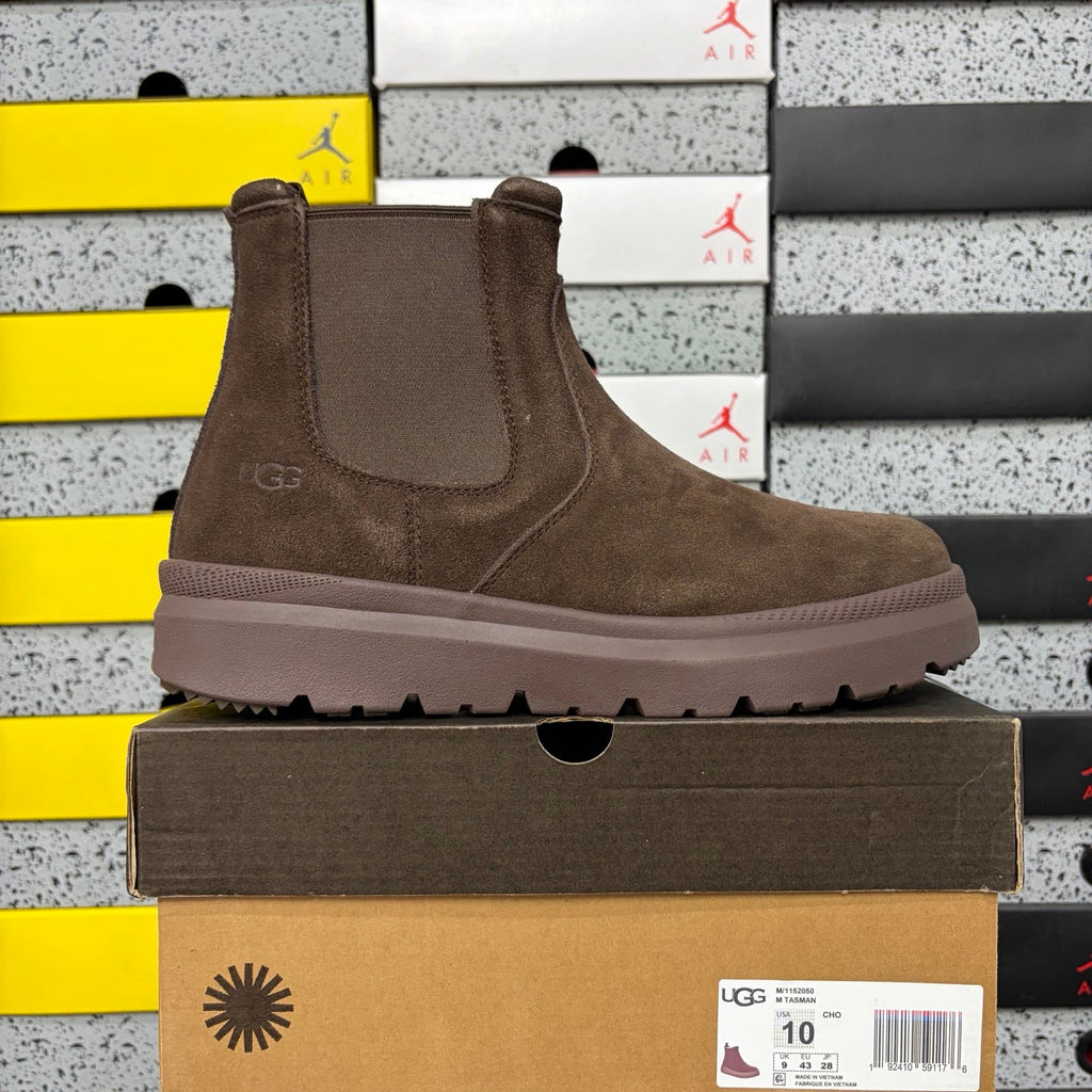 UGG Chelsea Boot – Suede Pull-On Ankle Boot with Elastic Gusset & Chunky Lug Platform Sole in Chocolate