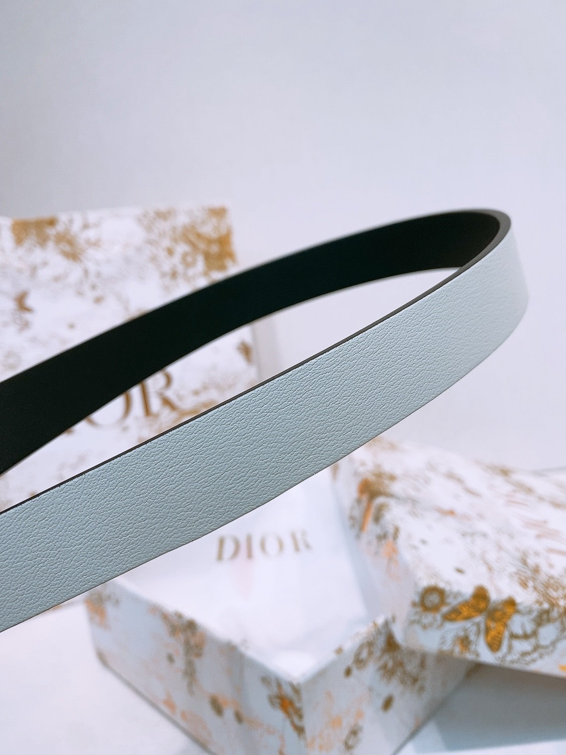 DIOR 25S BELT 20 MM IN LIGHT BLUE GREY CALFSKIN 572897